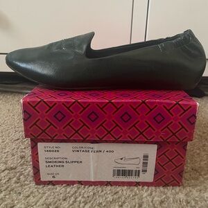 Tory Burch Vintage Fern Leather Eleanor Loafer